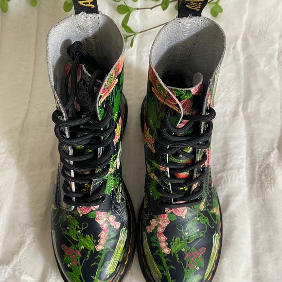 NWOT Dr. Martens 1460 Web Botanical Boots | Size 6 - Picture 7 of 11